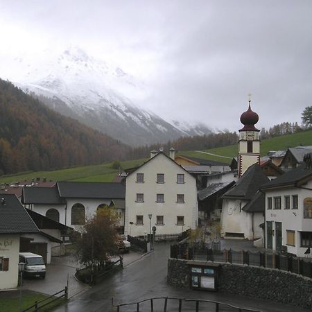 Hotel Edelweiss マッレス・ヴェノスタ エクステリア 写真