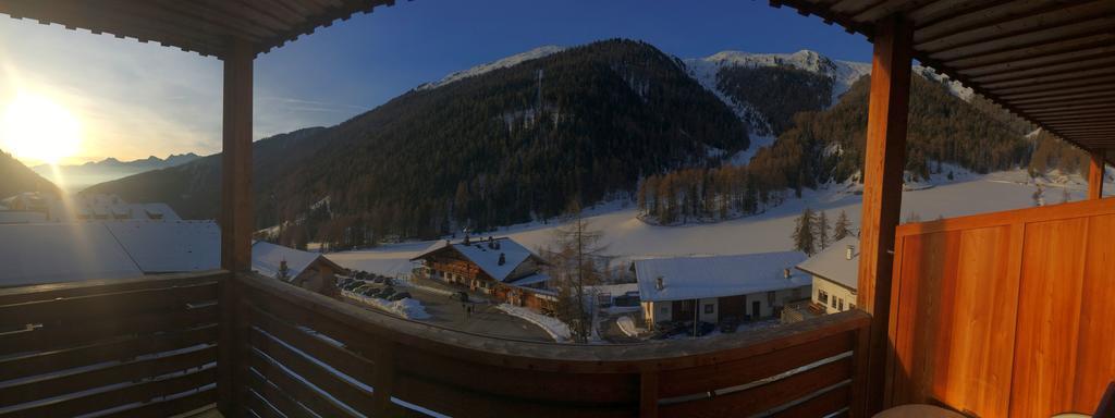 Hotel Edelweiss マッレス・ヴェノスタ エクステリア 写真