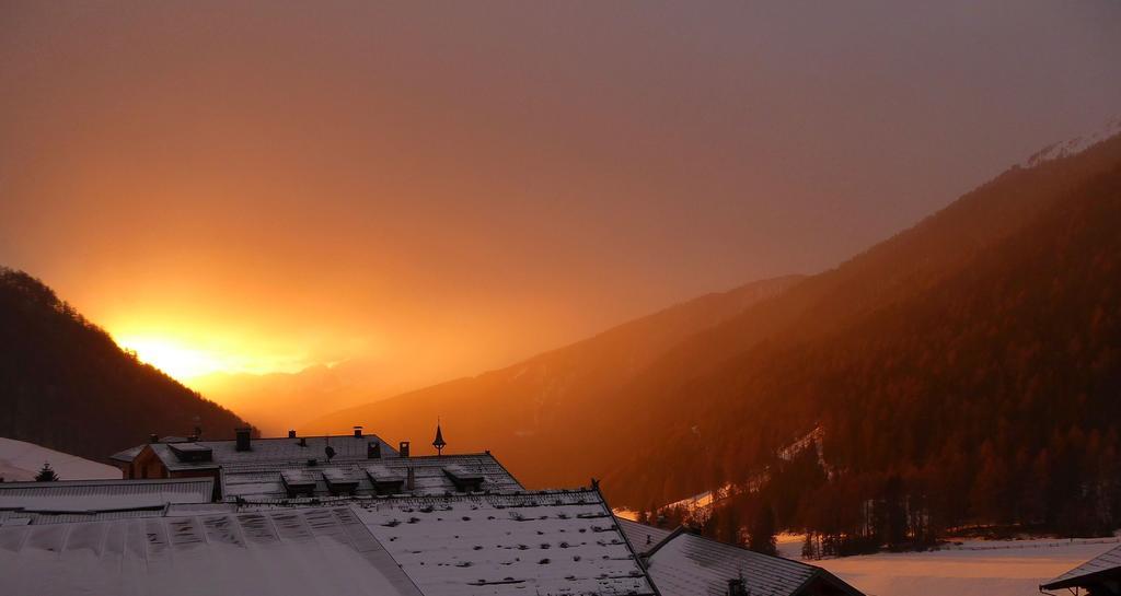 Hotel Edelweiss マッレス・ヴェノスタ エクステリア 写真